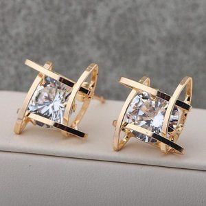 *NEW Gold 3D Solitaire Caged Diamond Stud Earrings